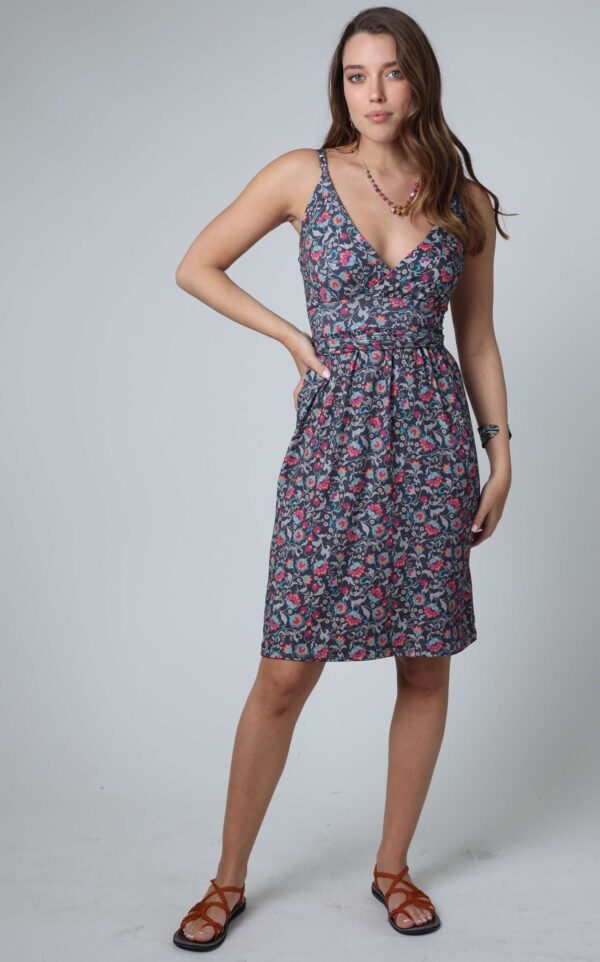 שמלת כתפיות