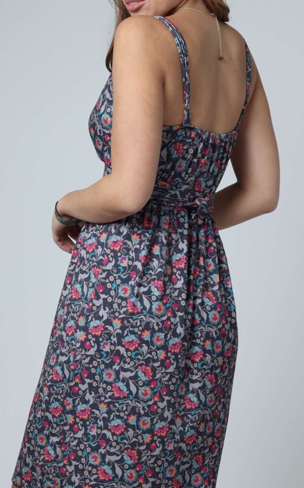 שמלת כתפיות