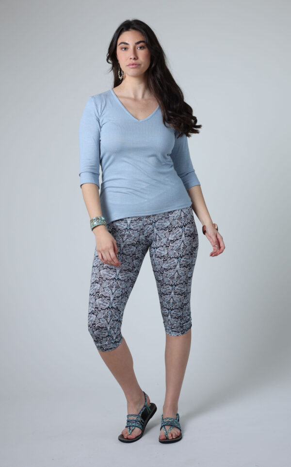 חולצה אסימטרית