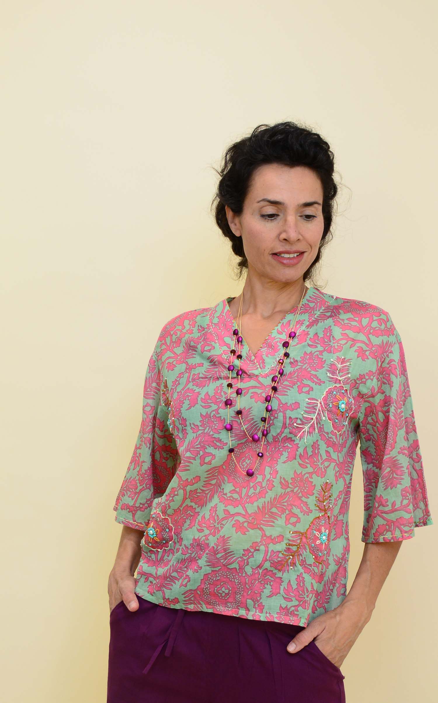 חולצת וי – תמונה 3 חולצת וי – תמונה 3