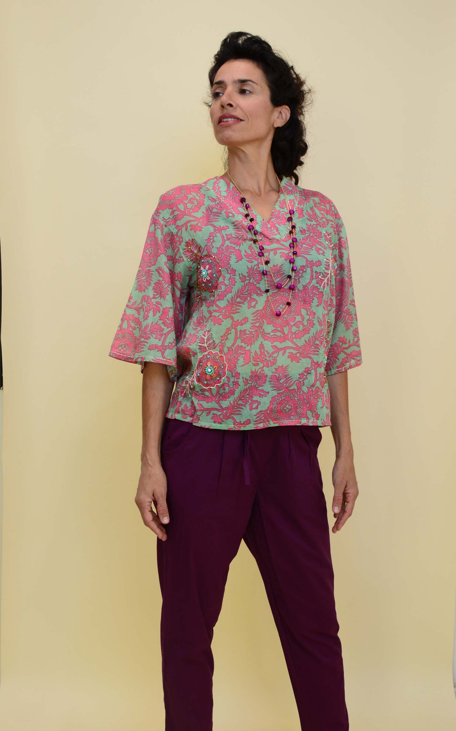 חולצת וי – תמונה 4 חולצת וי – תמונה 4