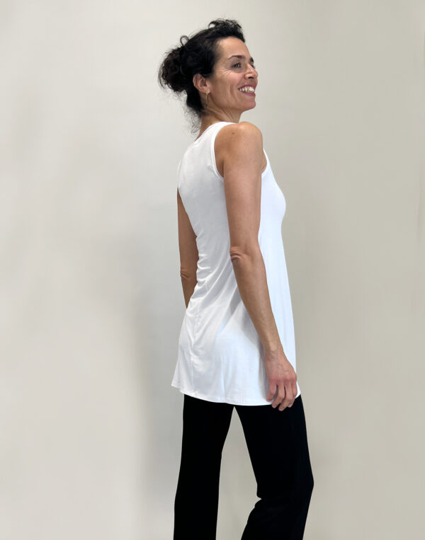 טוניקת וי בייסיק