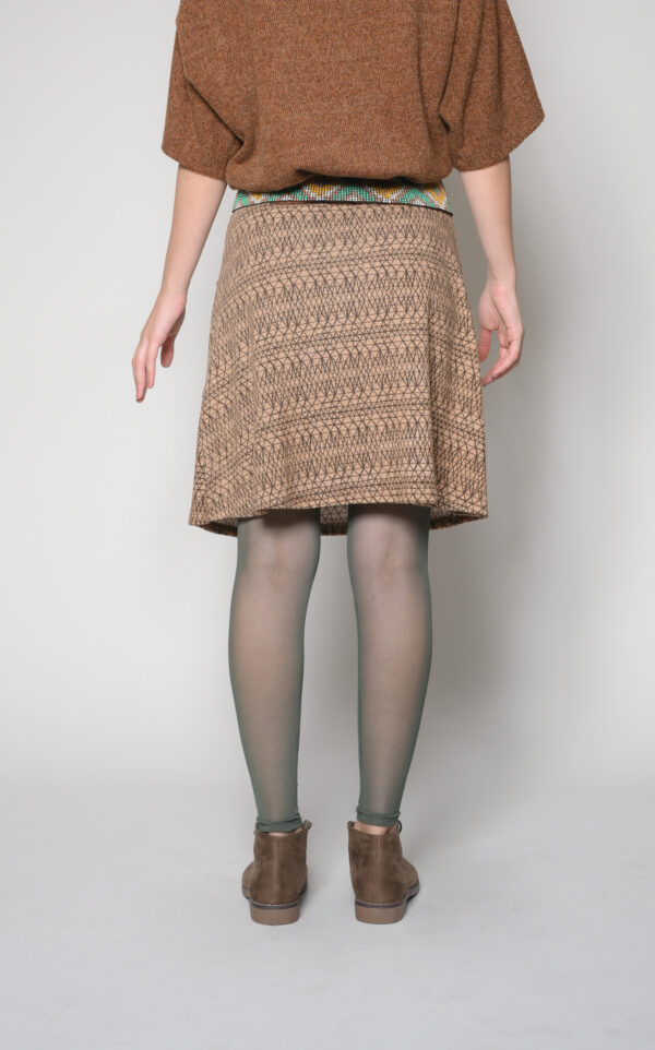 חצאית ברך מודפסת