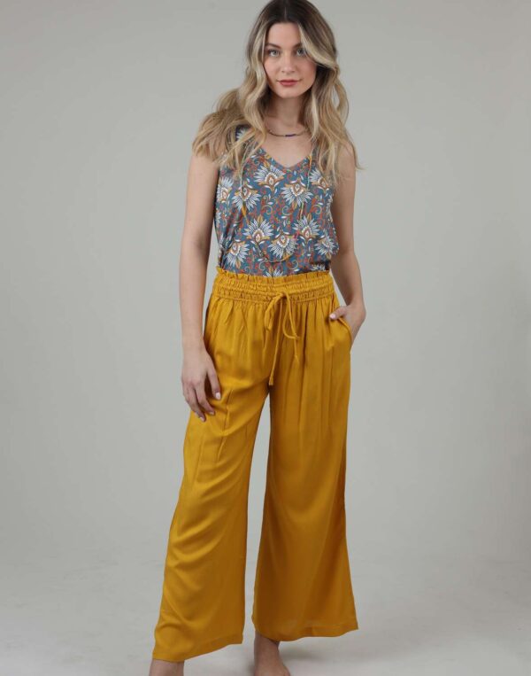 מכנסיים רחבים