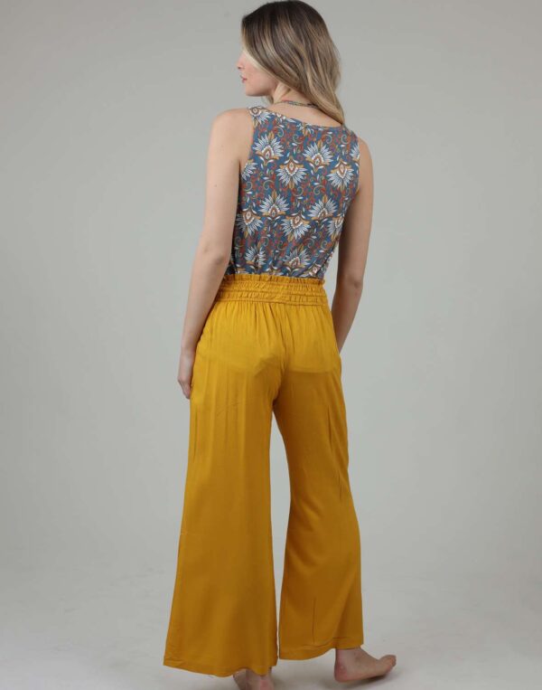 מכנסיים רחבים