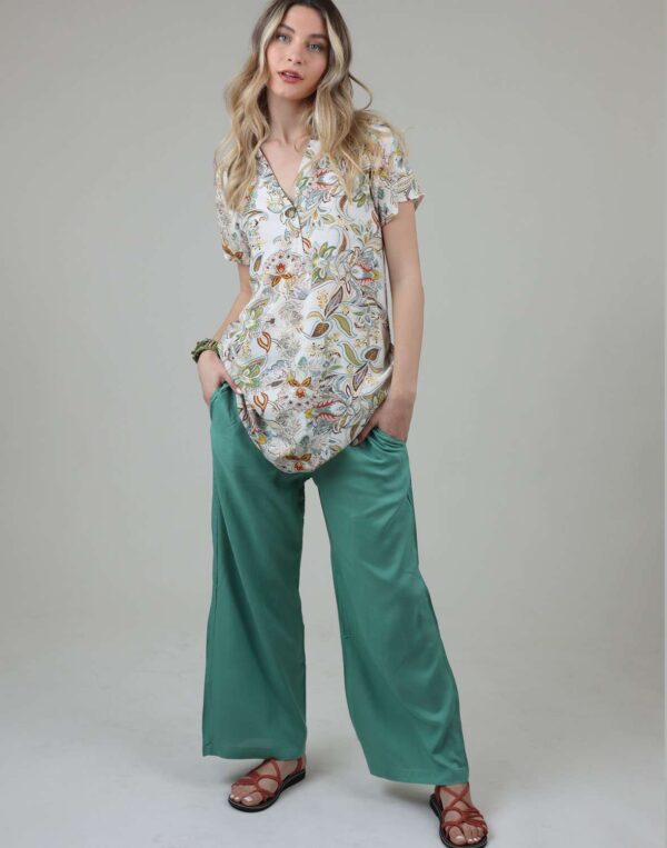 מכנסיים רחבים