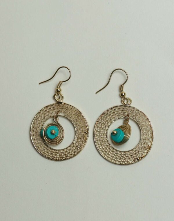 עגילים מרוקעים