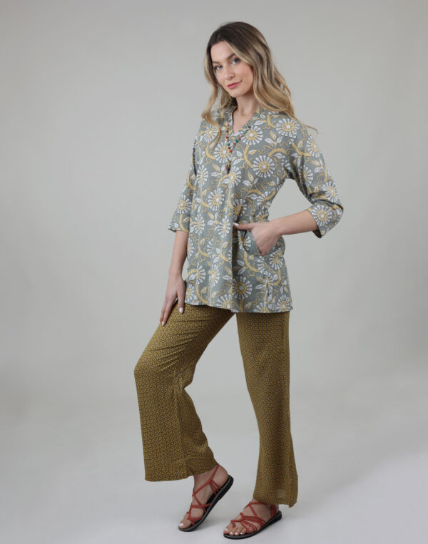 מכנסיים מתרחבים