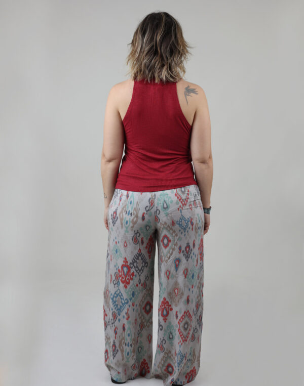 מכנסיים מתרחבים