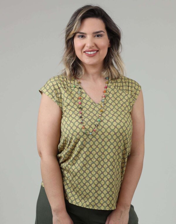 גופייה מחשוף וי