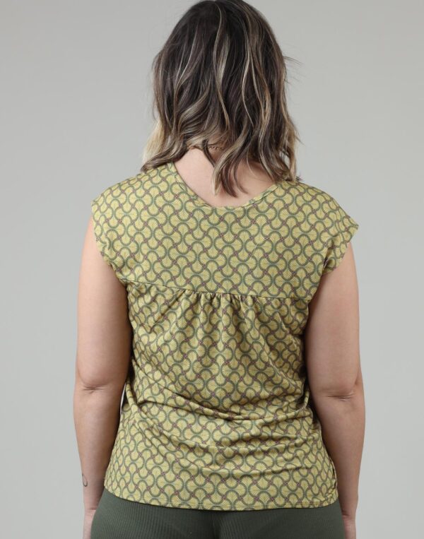 גופייה מחשוף וי