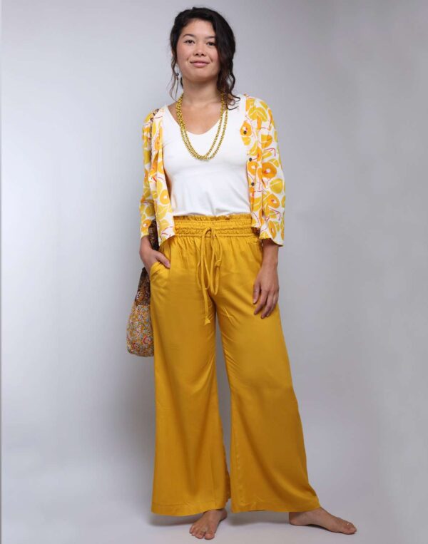 חולצת כפתורים