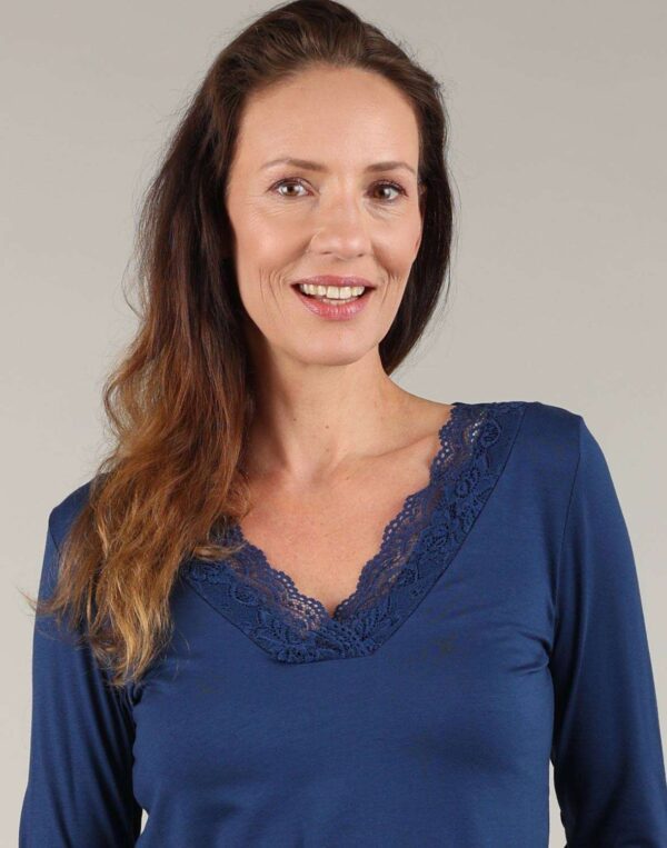 חולצת בייסיק תחרה