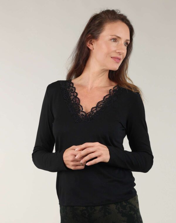 חולצת בייסיק תחרה