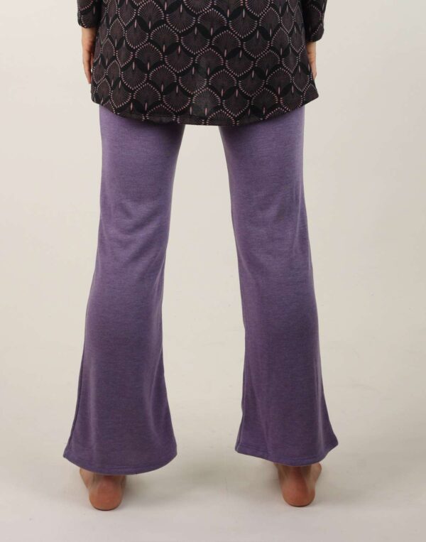 מכנסיים מתרחבים