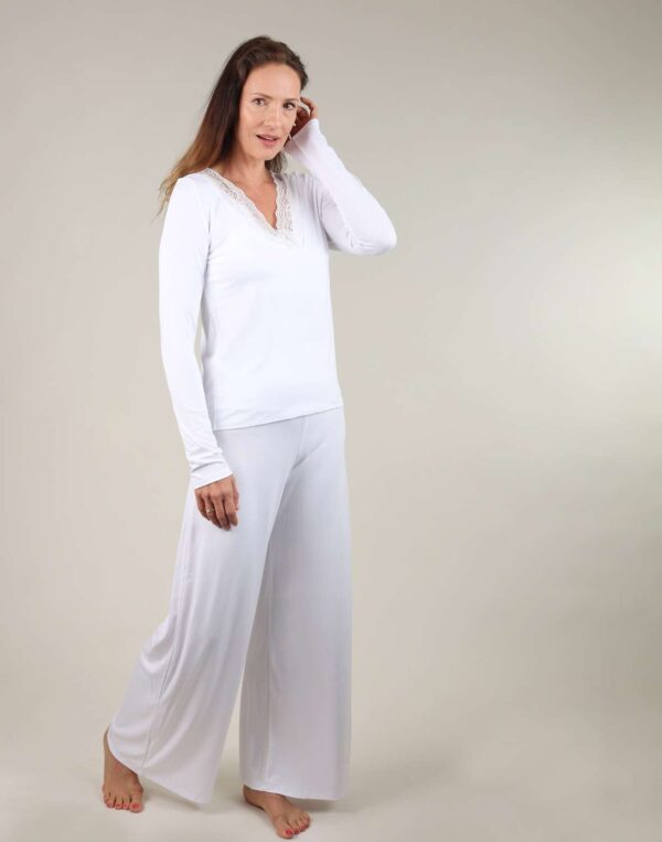 מכנסי לייקרה מתרחבים