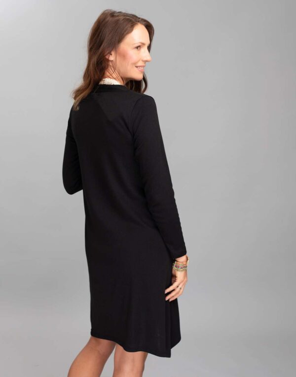 שמלת מחשוף וי