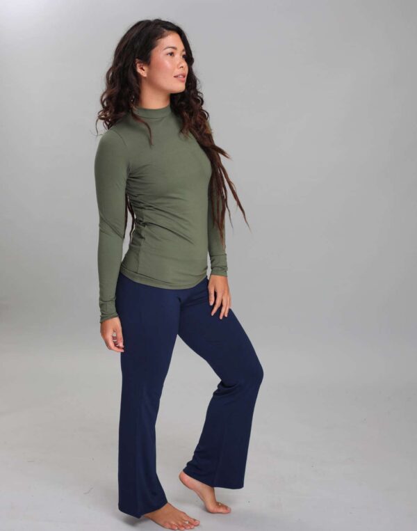 מכנסיים מתרחבים