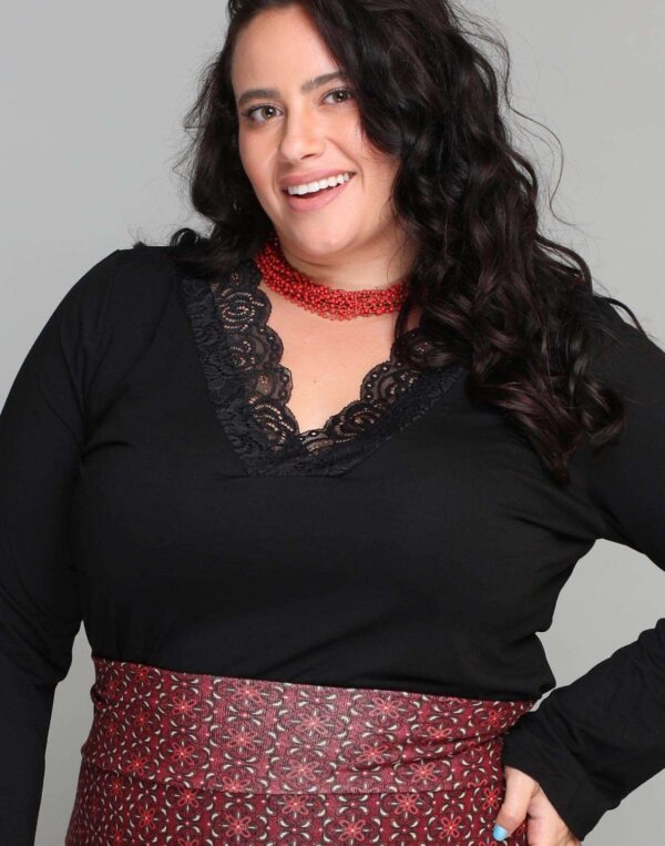 חולצת בייסיק תחרה