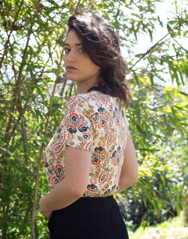 חולצת טי מודפסת