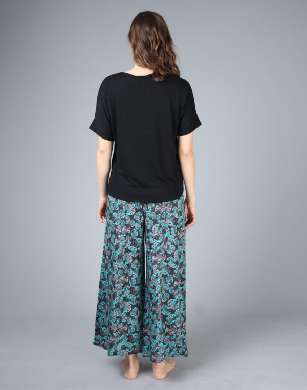 מכנסיים רחבים