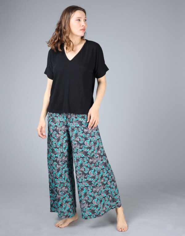 מכנסיים רחבים