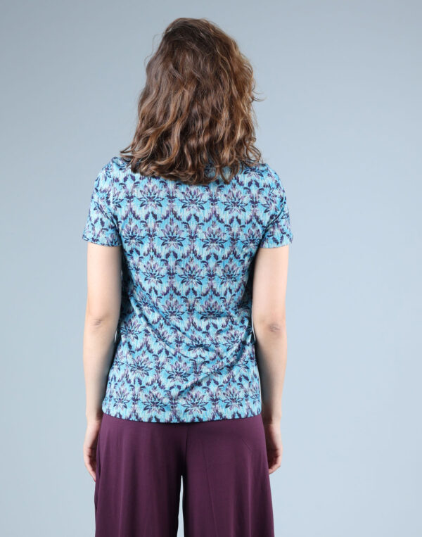 חולצת טי מודפסת