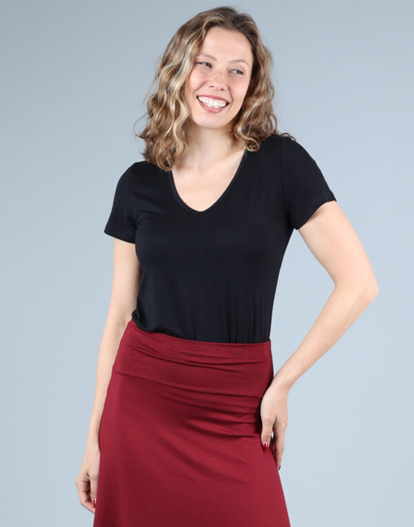 חולצת V בייסיק