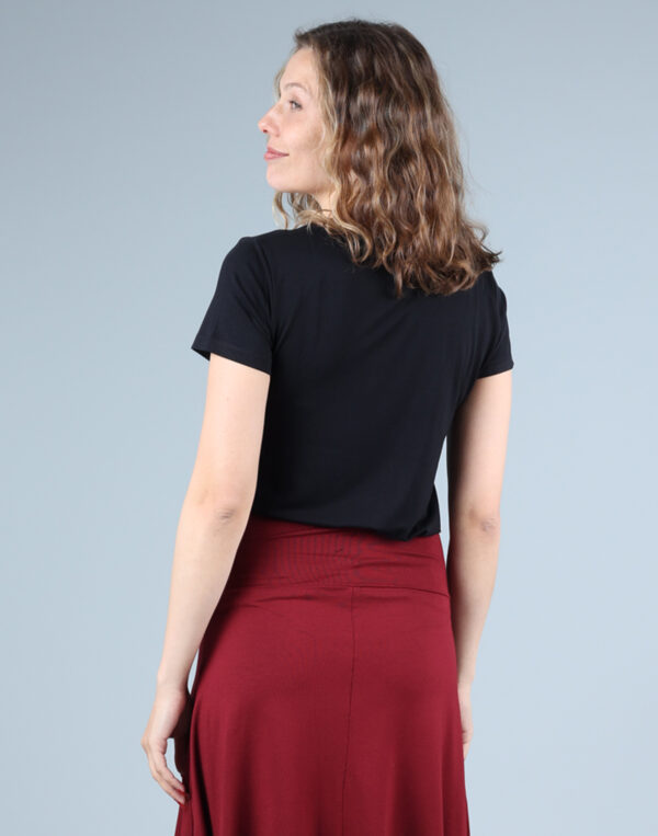 חולצת V בייסיק