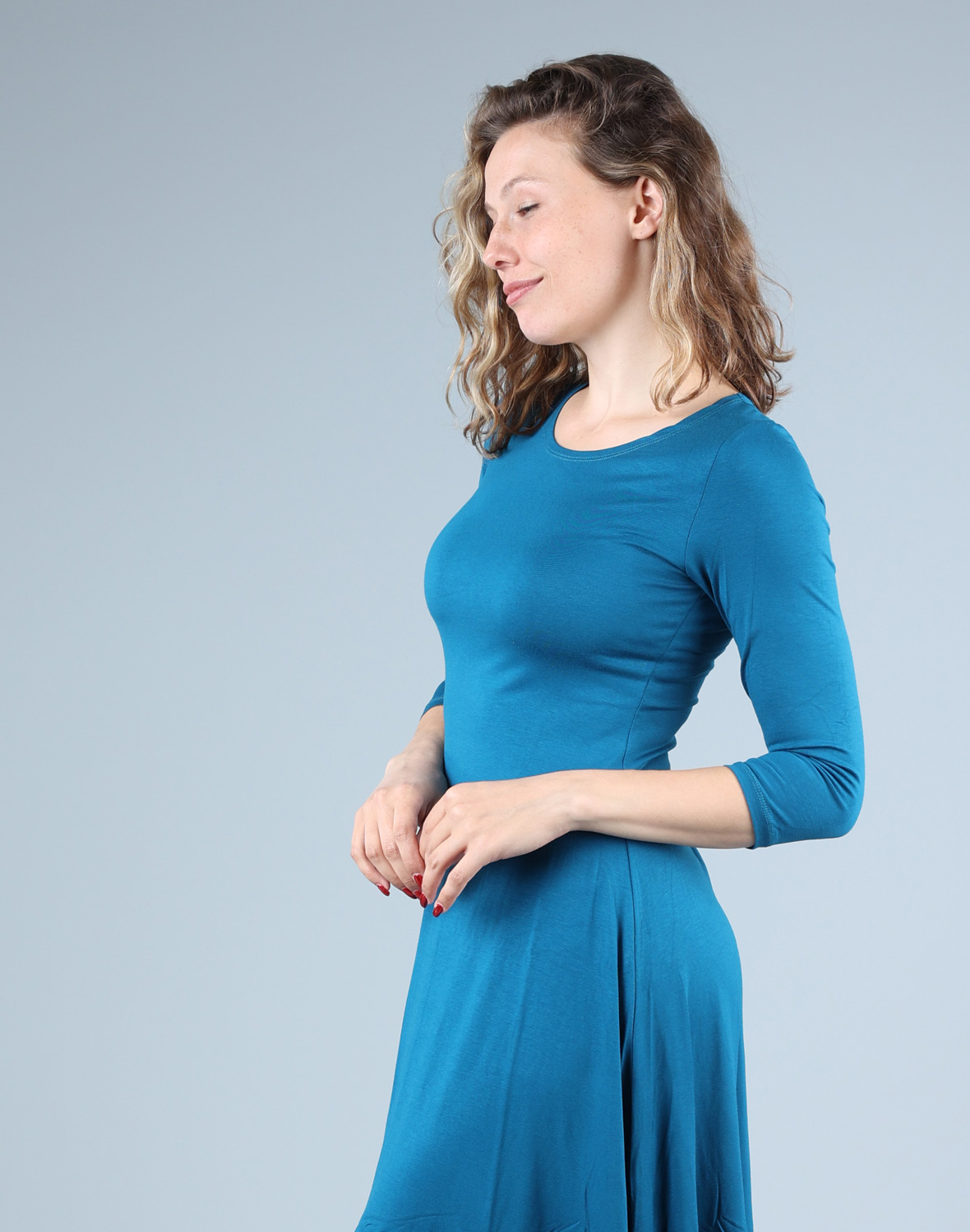 שמלת בייסיק שרוול 3/4 – תמונה 3 שמלת בייסיק שרוול 3/4 – תמונה 3