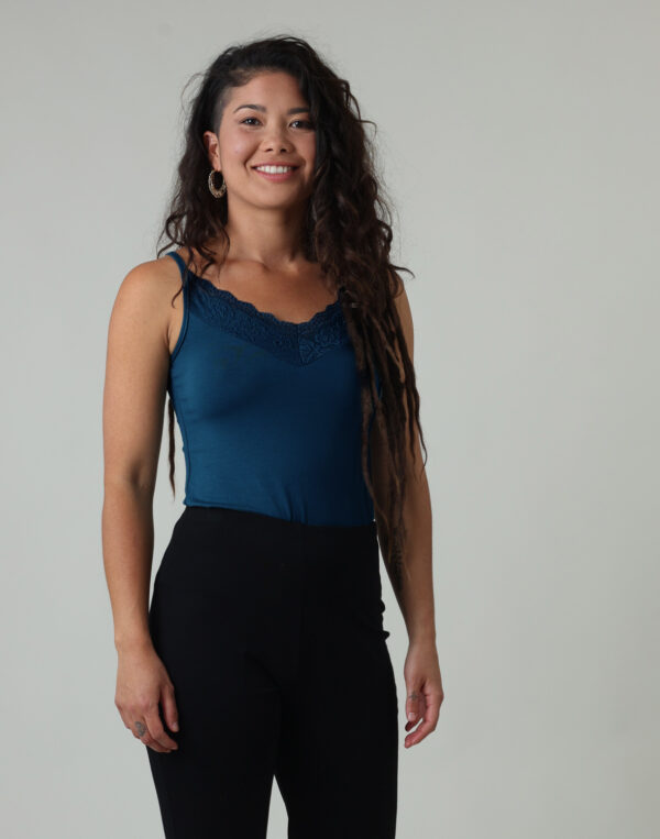 גופיית תחרה בייסיק גופיית תחרה בייסיק