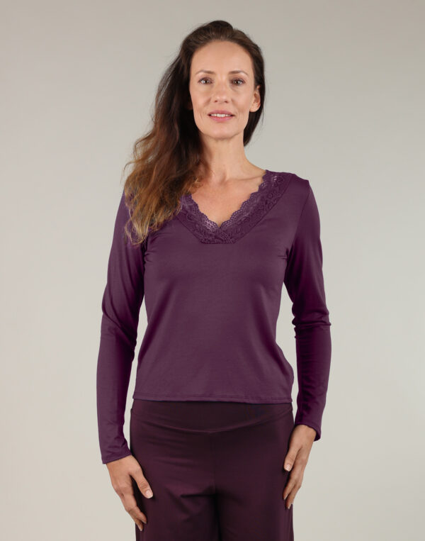 חולצת בייסיק תחרה