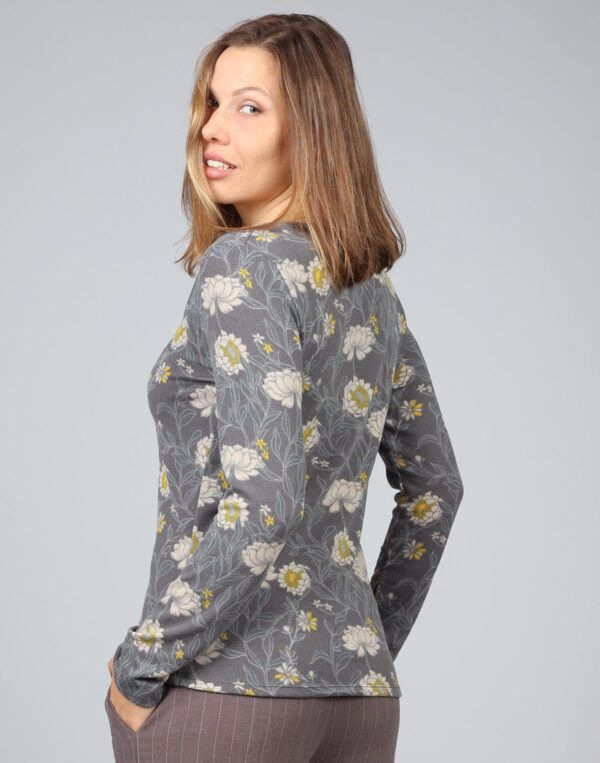 חולצה מעוצבת