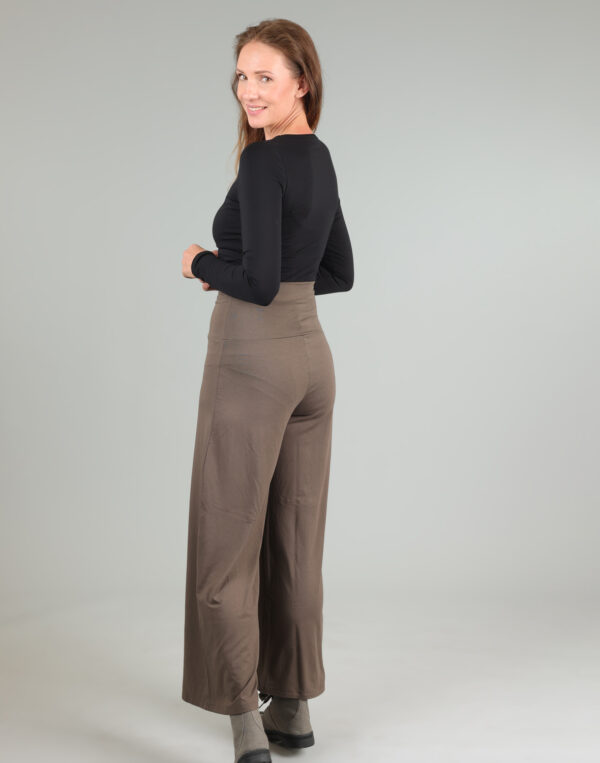 חולצת וי חלקה