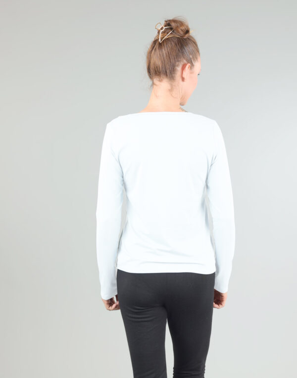 חולצת וי חלקה