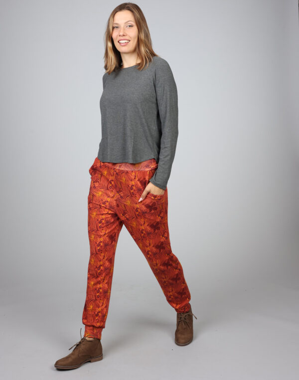 מכנסיים מודפסים