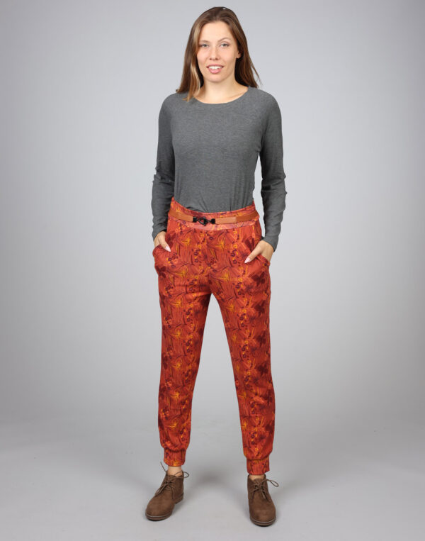 מכנסיים מודפסים