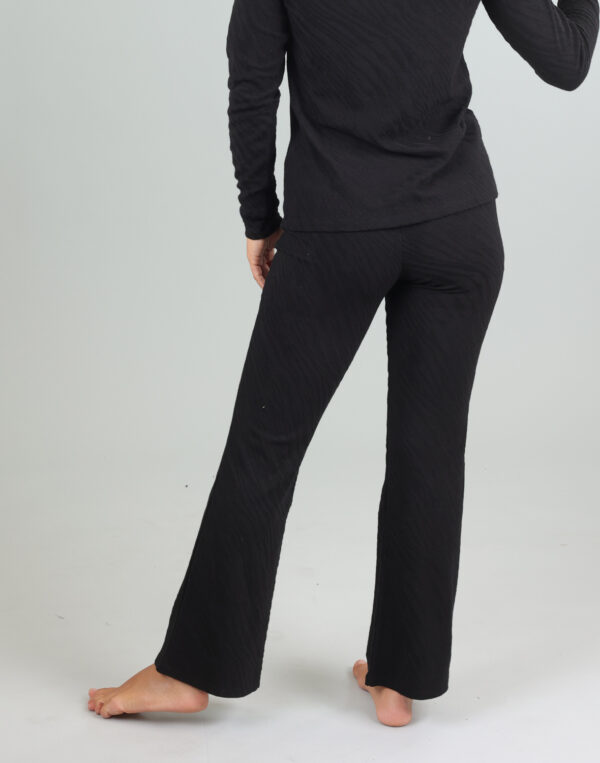 מכנסיים מתרחבים