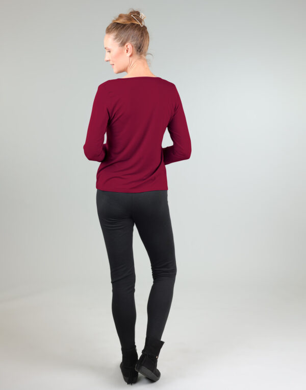 חולצת וי חלקה