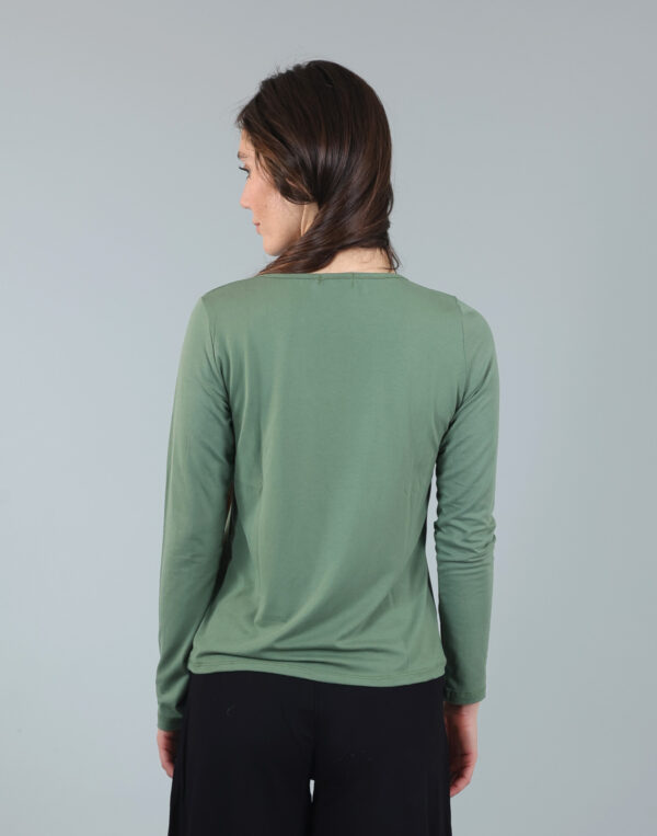 חולצת וי חלקה