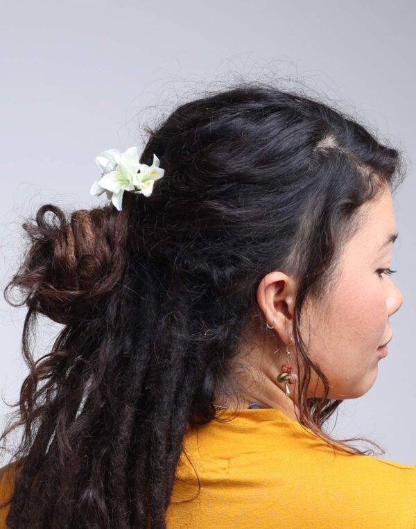 סיכת פרח פלומירה קטנה