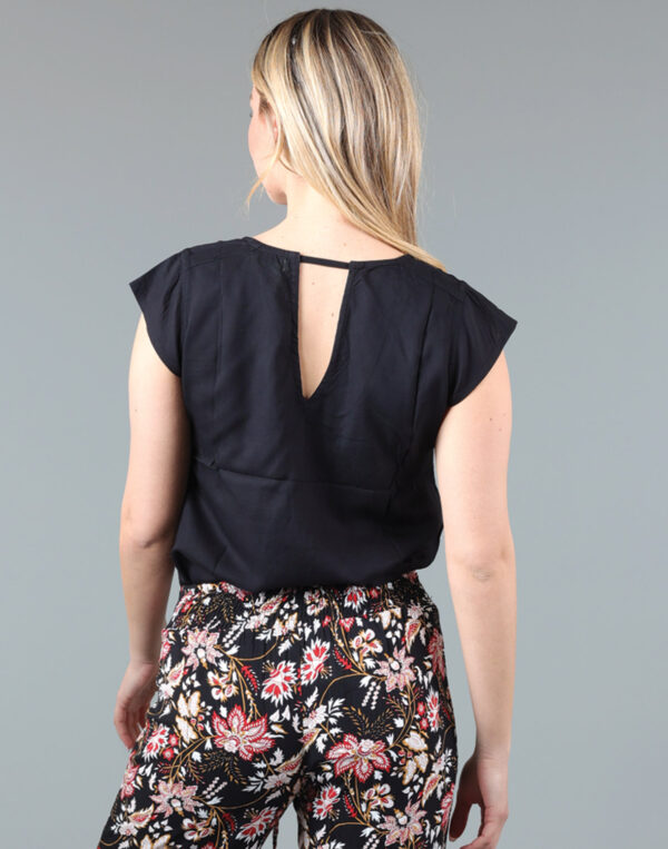 חולצת וי חלקה