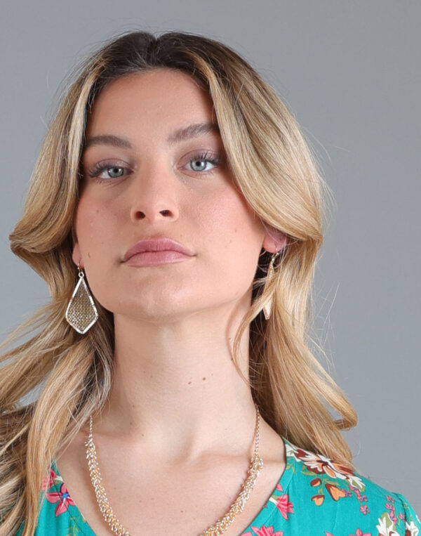 עגיל מעויין זהב