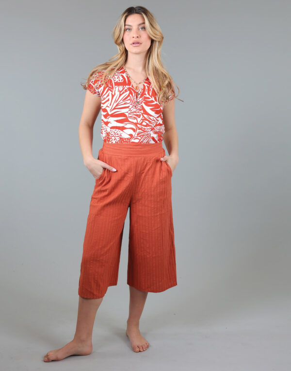 חולצת כפתורים