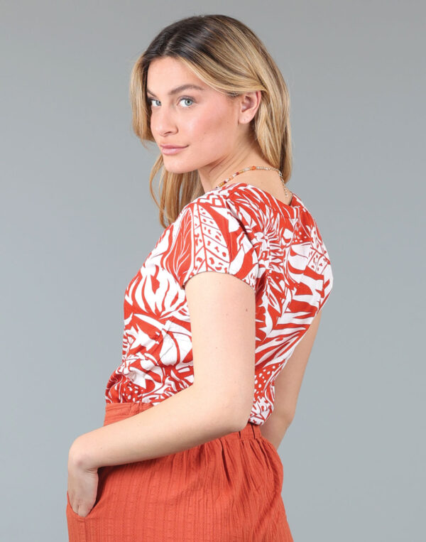 חולצת כפתורים