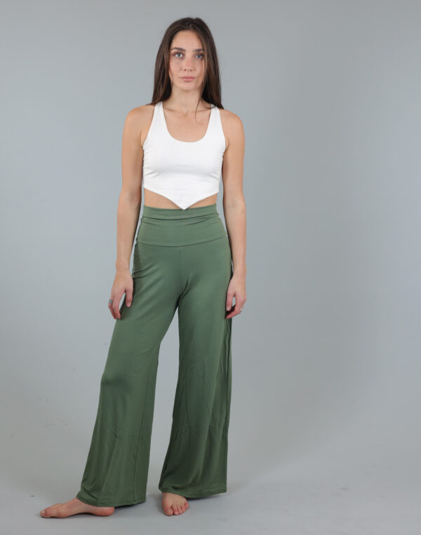 מכנסי לייקרה מתרחבים