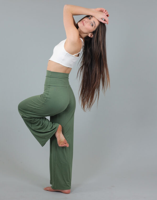 מכנסי לייקרה מתרחבים