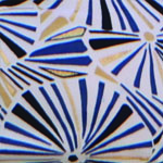 מניפות על לבן