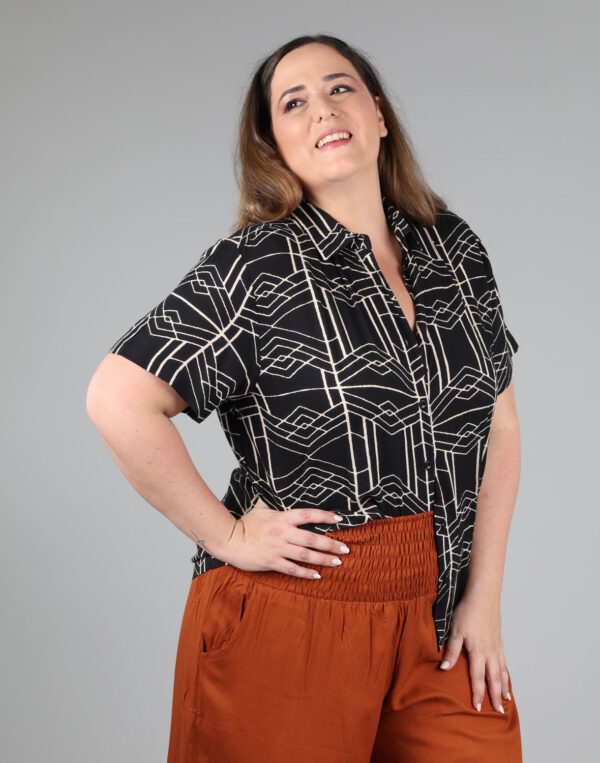 חולצה מכופתרת