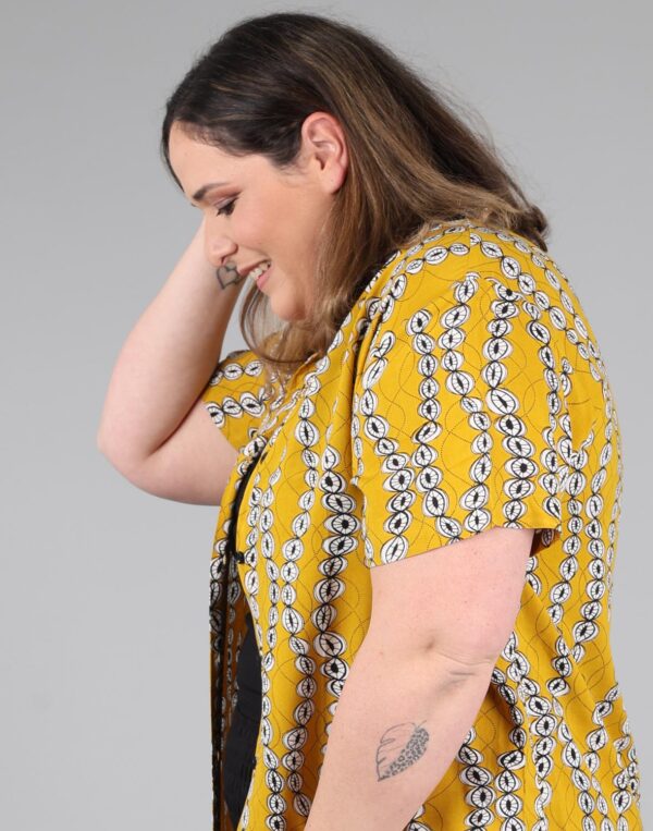 חולצה מכופתרת